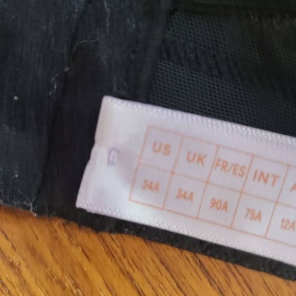 Savage X Fenty Nothin' But Net Plunge Bra - Picture 7 of 8